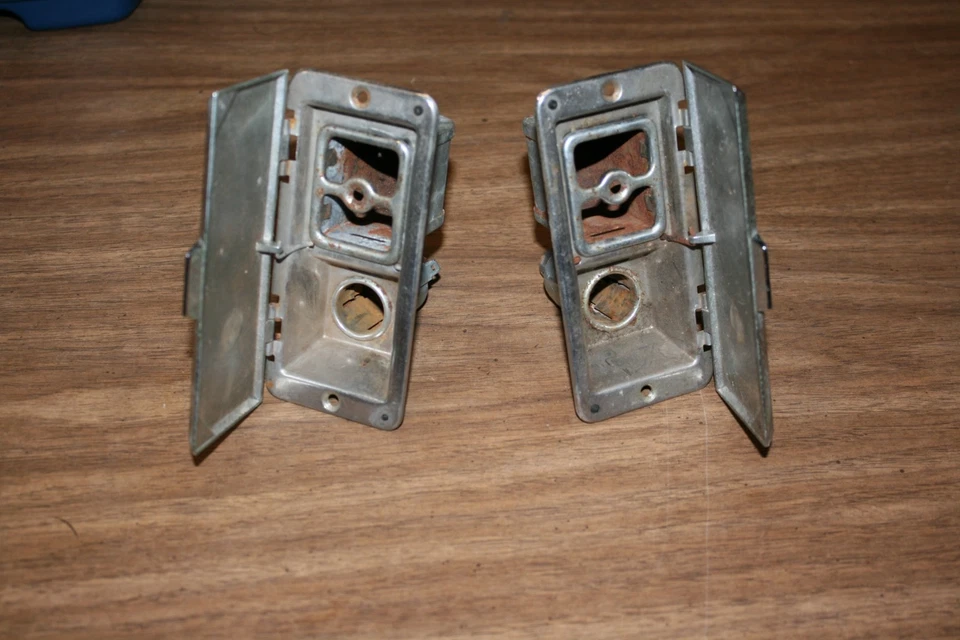 LINCOLN CONTINENTAL ASH TRAY ASSEMBLIES (2) FOR 1959, 60, & 61 - Image 3 of 4