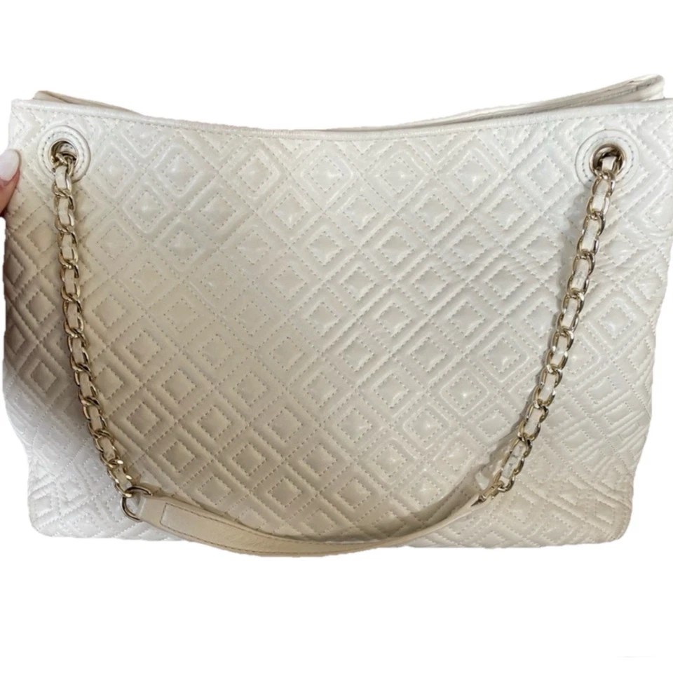 🕊️Bolso de hombro Tory Burch Marion acolchado con diamantes de piel de cordero blanco🕊️ Foto 3 de 4