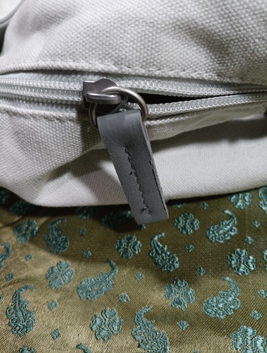 Calvin Klein Duffle Travel Bag Tote W/ Strap & Tags 22in - Picture 6 of 9