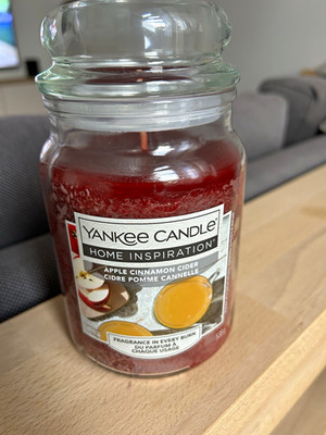 Yankee Candle Home Inspiration Duftkerze im Glas Apple Cinnamon Cider Rot