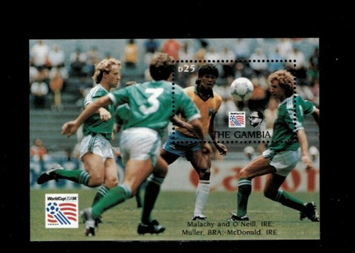 VINTAGE CLASSICS - Gambia 1993 - Soccer - Souvenir Stamp sheet Scott 1463 - MNH
