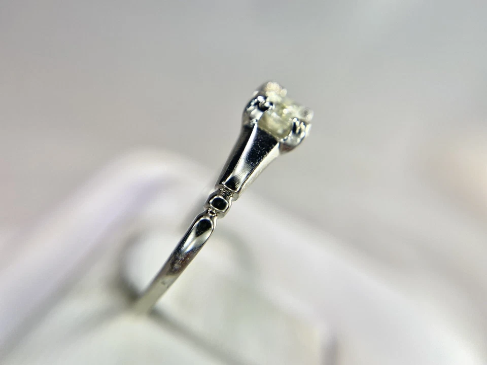 Vintage 18k White Gold Natural Round Brilliant Diamond Solitaire Engagement Ring - Image 3 of 4