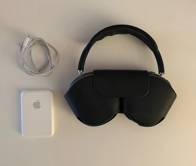 Apple AirPods Max Black Over-Ear Headphones with Charge Cable + Magsafe Charger