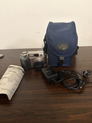 Olympus CAMEDIA C-4000 Zoom 4.0MP Digital Camera Silver W/ Memory Card Tested 