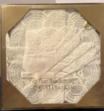 VINTAGE LADIES French Style Lace, HANDKERCHIEFS ORIGINAL BOX 2 Pair/no Pin Rare