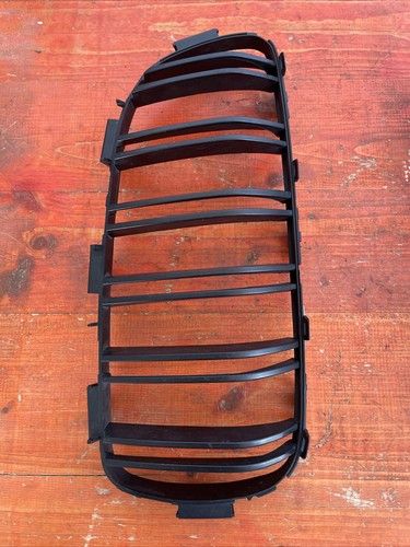 BMW 3er F30 F31 LCI Niere Kühlergrill Grill Stoßstange ohne Rahmen N7664