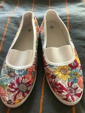 NWOT Floral cotton canvas slip on sneakers with elastic trim sz 6