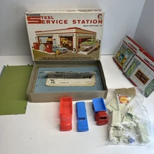 Vintage  T Cohn Steel Service station  With Accessories And Box