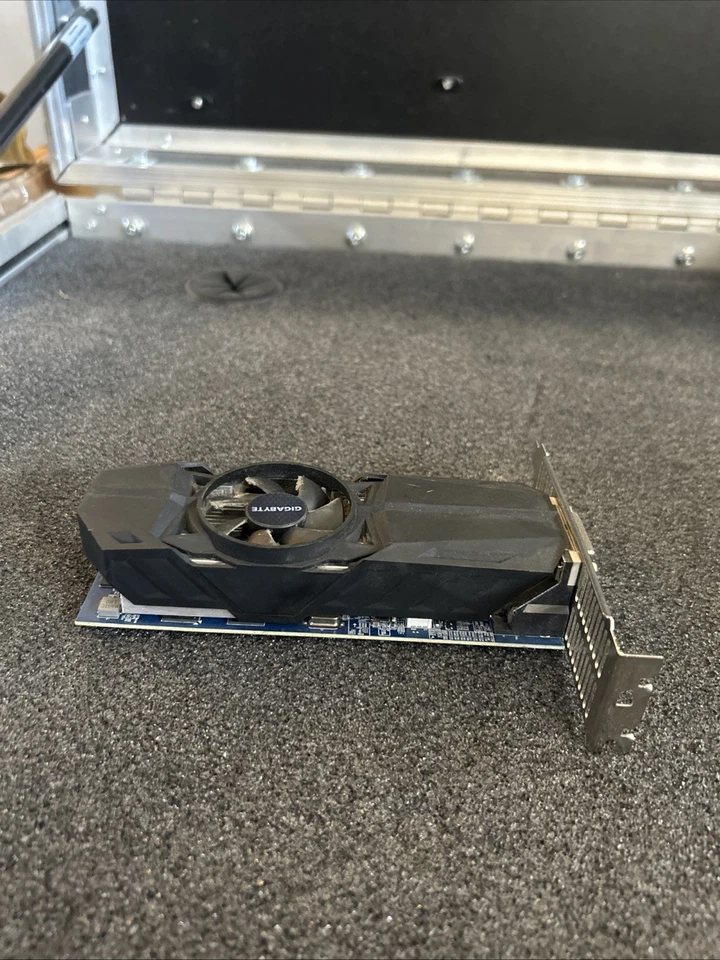 Placa de Vídeo Gráfica GIGABYTE GeForce GTX 750 Ti OC 2GB GV-N75TOC-2GL - Imagem 4 de 4