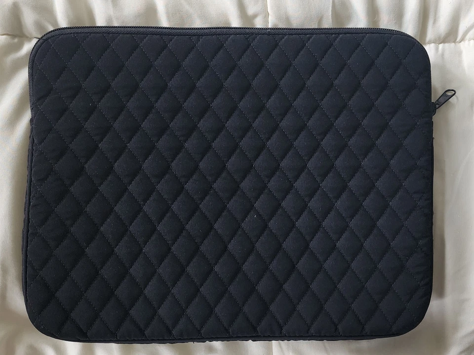 Funda para portátil Vera Bradley clásica negra acolchada microfibra 15785-081 14" Foto 2 de 4