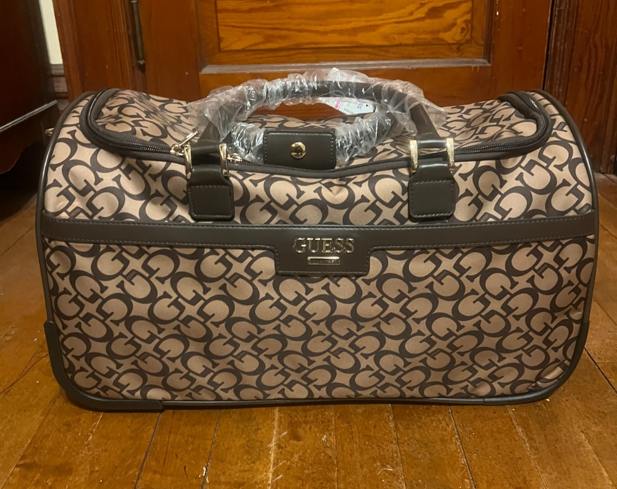 guess men's travel bag kit: Clothing, Shoes & Jewelry This stylish bag is perfect for any man who wants to stay organized while on the go. GUESS Men's Duffle Bags |