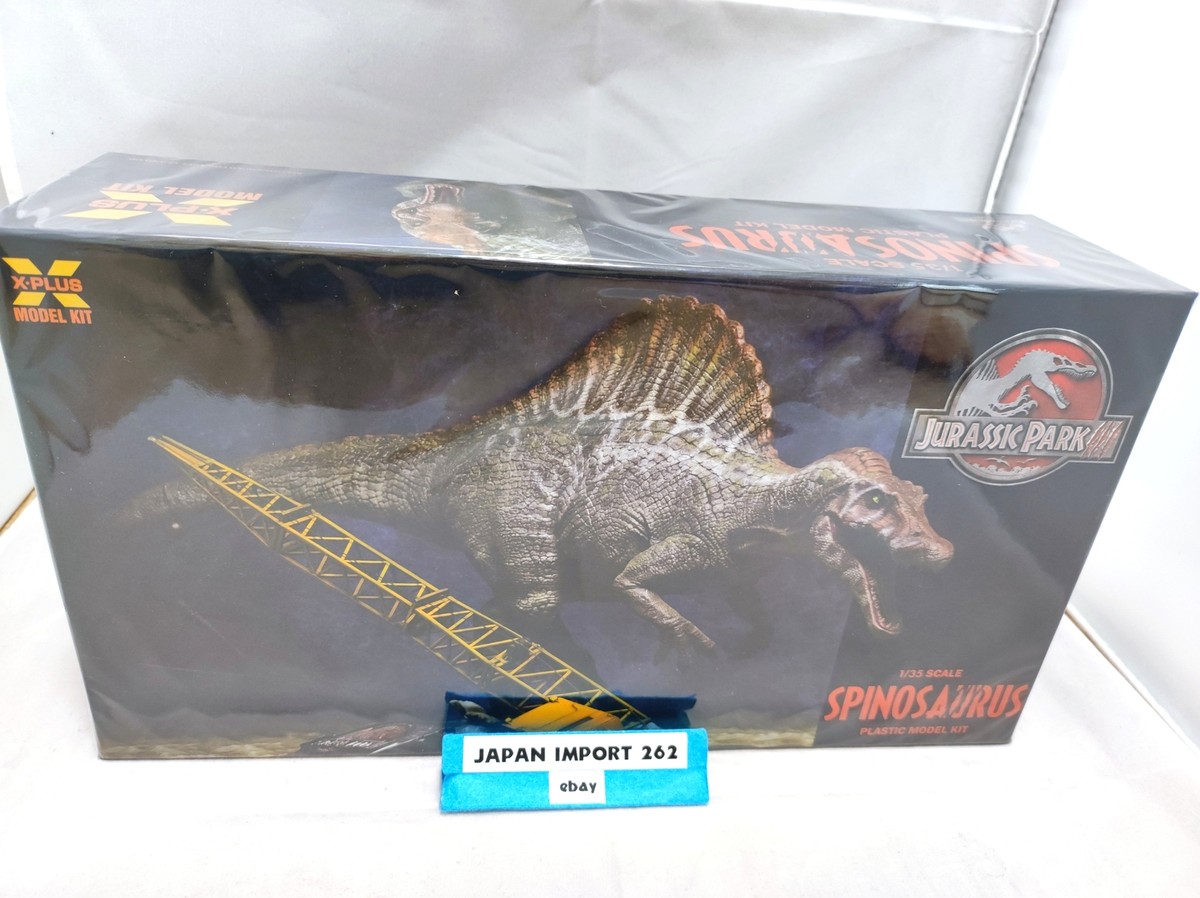 Tyrannosaurus Rex & Spinosaurus プラモデルキット TMN: 1/35th scale JP III Spinosaurus from X-Plus roars into