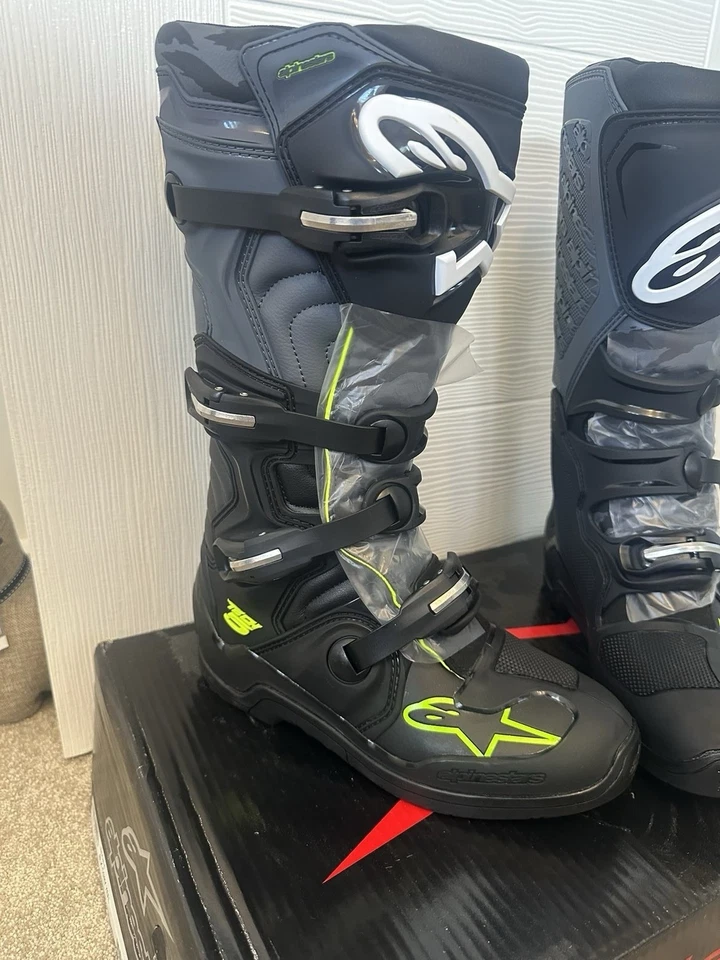 Alpine Tech 5 Motorcycle Boots Size UK 7 Never Been Worn Have The Tags Still - Image 3 of 4