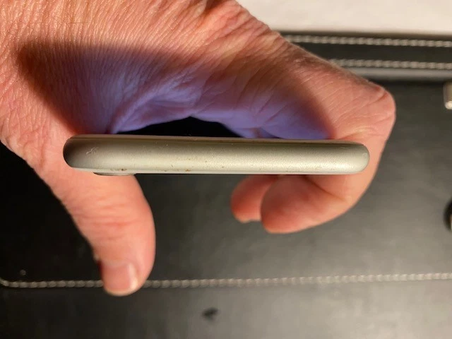 vendo iphone 8 silver   64 gb  - Immagine 4 di 4