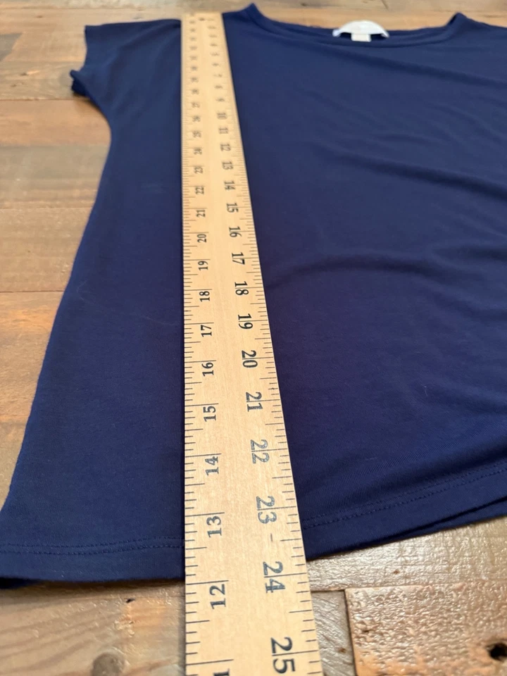 Blusa feminina Michael Kors azul marinho algodão detalhe de gravata na lateral tamanho pequeno em excelente estado usado - Imagem 4 de 4