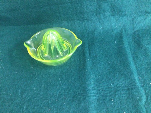 1900,s Farmhouse Antique Uranium Double Spout Glass Green Citrus Orange Juicer