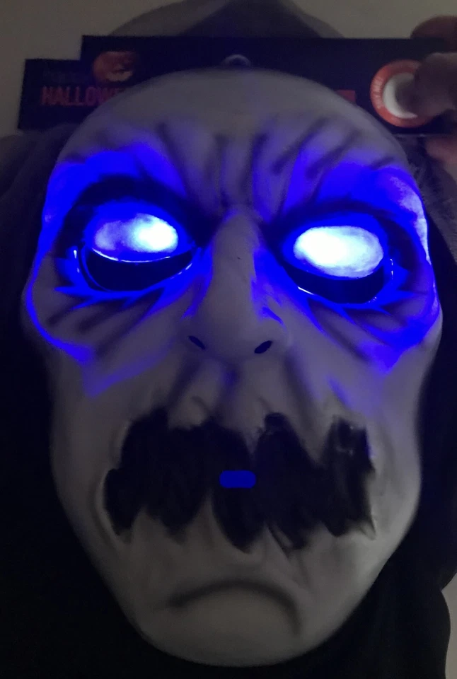 Halloween Ghoul Zombie Monstruo Máscara Iluminar Ojos Azules Malla Capucha Disfraz de Miedo Foto 2 de 2