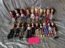 Vtg Lot of 20 Bratz Dolls Clothing  Shoes Girls Boys MGA  Accessories