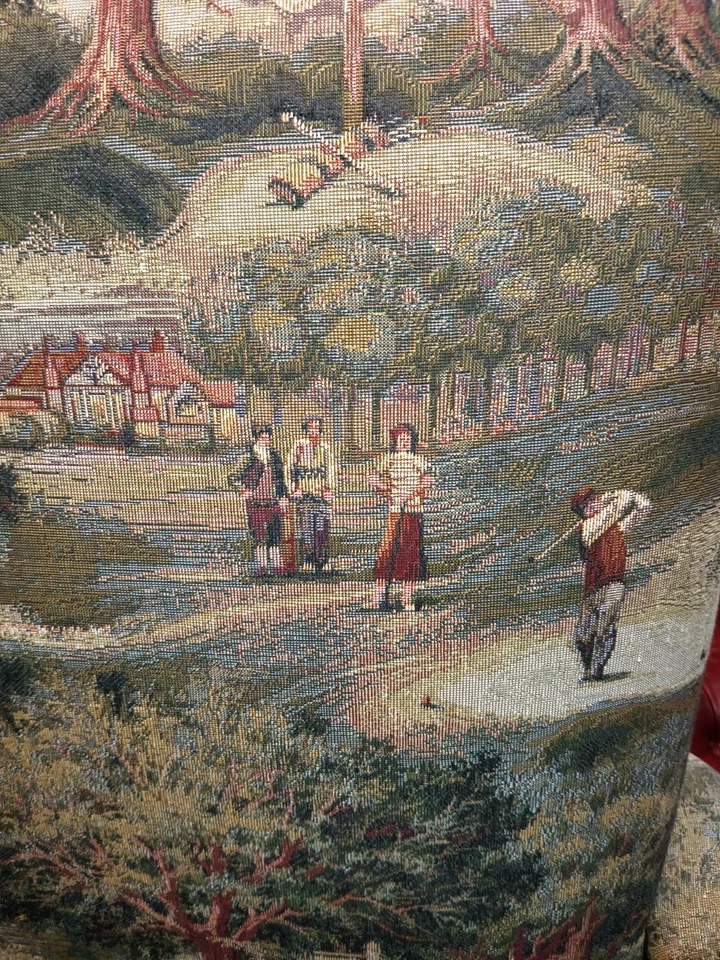 Un par de sillones con marco de caoba georgiana hechos a mano con temática de golf Foto 3 de 4