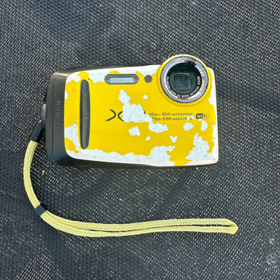 FUJIFILM FINEPIX XP120 Yellow Digital Camera Waterproof 10' w/ Battery & Charger