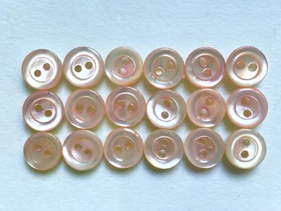 Nacre véritable 9 mm - Lot de 18 minuscules boutons rose layette 2 trous - Photo 1/4