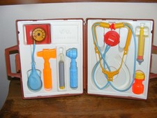 Vintage 1977 Fisher Price Medical Kit Doctor /Nurse Toy Set 936 USA