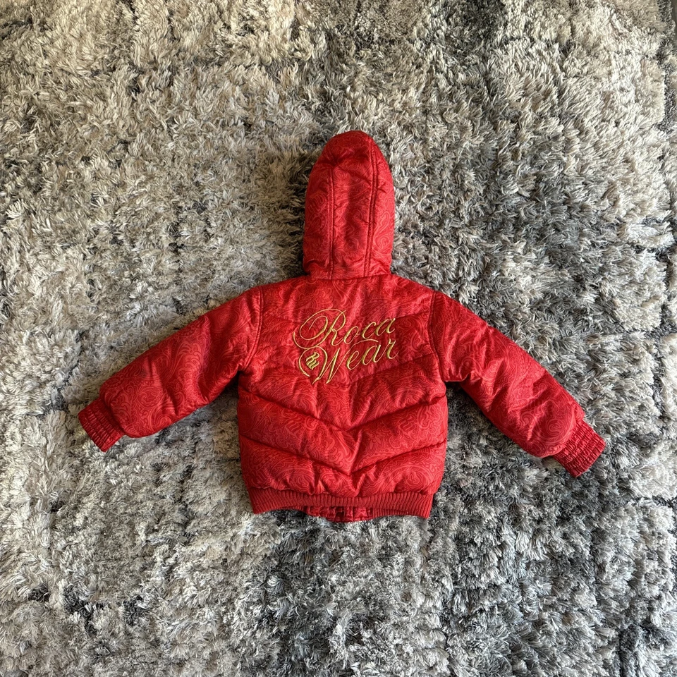 Chaqueta acolchada roja con capucha y cremallera completa Rocawear vintage para niñas jóvenes talla 5 Y2K AOP Foto 2 de 4
