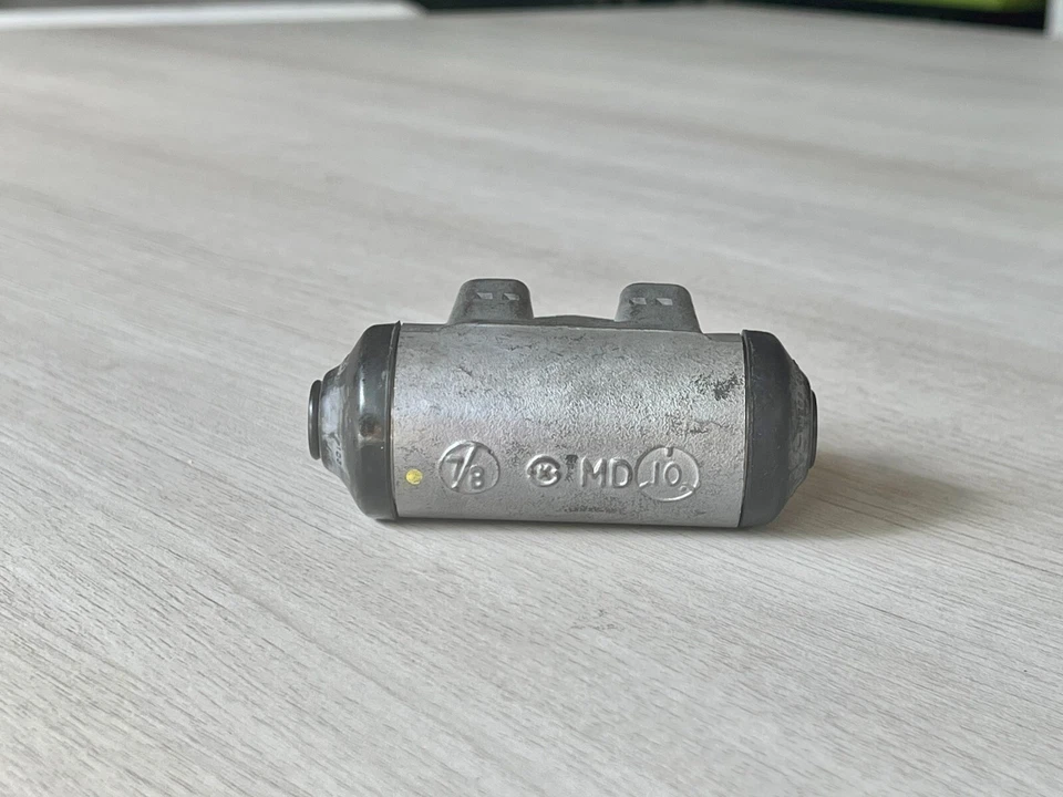 0K56B26610  Rear Right Wheel  Brake Cylinder - KIA CARNIVAL 2 - Image 4 of 4