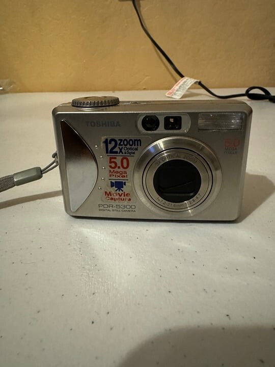 DEFECTIVE Toshiba PDR5300 5MP Digital Camera w 3x Optical Zoom No