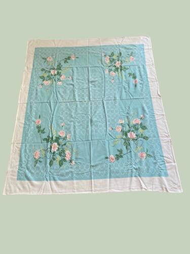 Nappe sérigraphiée vintage années 1940 bleue avec fleurs roses 42" x 50" - Photo 1/4