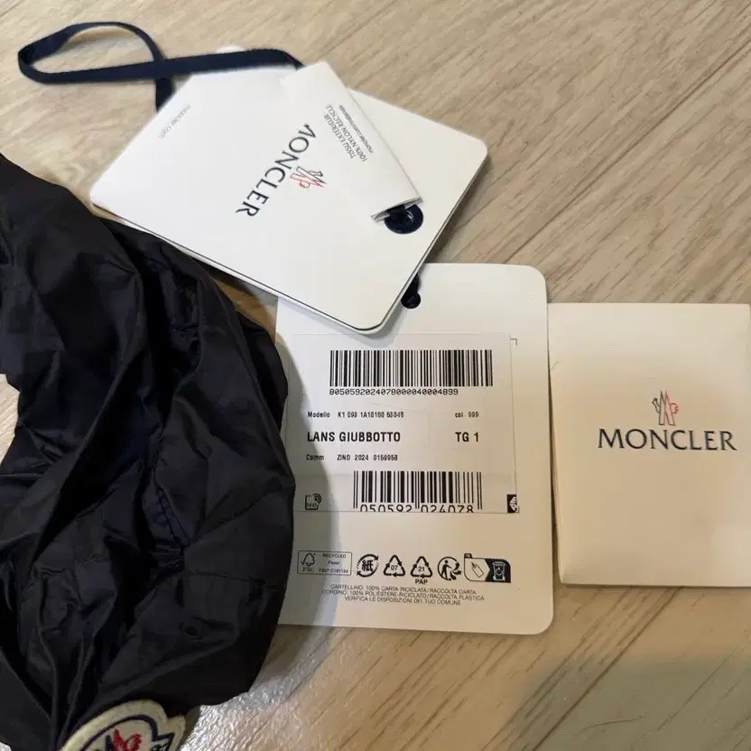 Moncler Lans Packable Lightweight Short Puffer Jacket Black 25/26 thumbnail 6