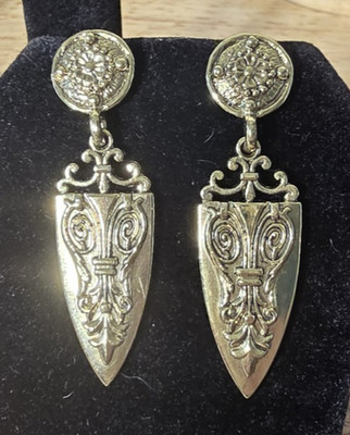 Vtg Unbranded Gold-Tone Dangle Post Earrings -Engraved Sheild 