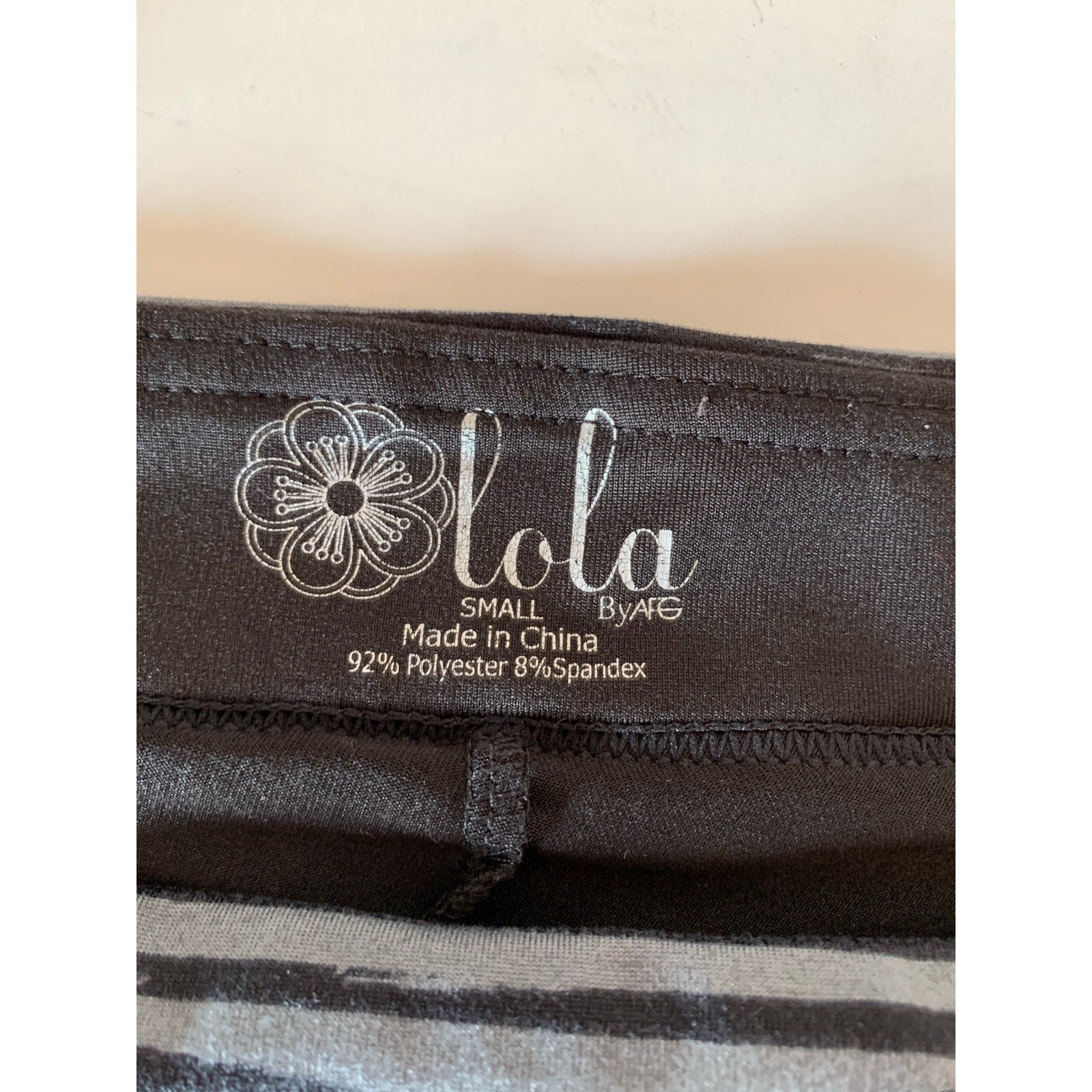 Lola skort size small.  horizontal pattern.  roun… - image 2