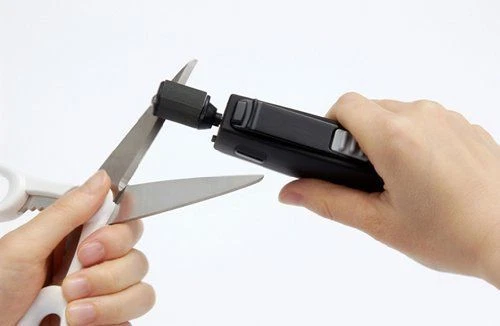 Práctico afilador de cuchillos eléctrico Kyocera SS-30 Foto 3 de 4