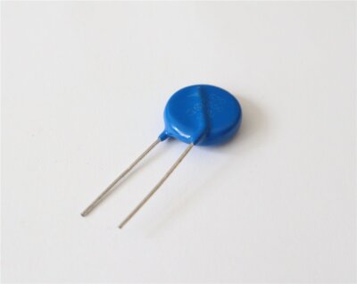 5 Stück MOV - Varistor/ S20K550 - 550 V AC - Radial - RM 10 mm - NEU