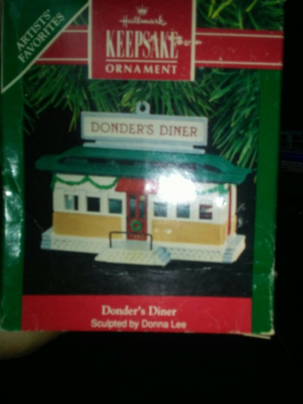 Hallmark Keepsake Ornament 1990 Artists Favorites Donder's Diner Nostalgic Diner