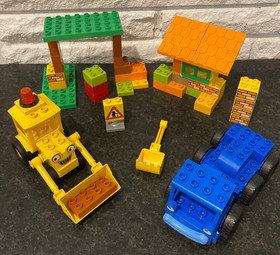 LEGO DUPLO Bob the Builder 3297 Scoop and Lofty at the Building Yard set 51/62pc
