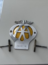 Vintage AA badge With Original Fixings No: 2E55710 in excellent condition 