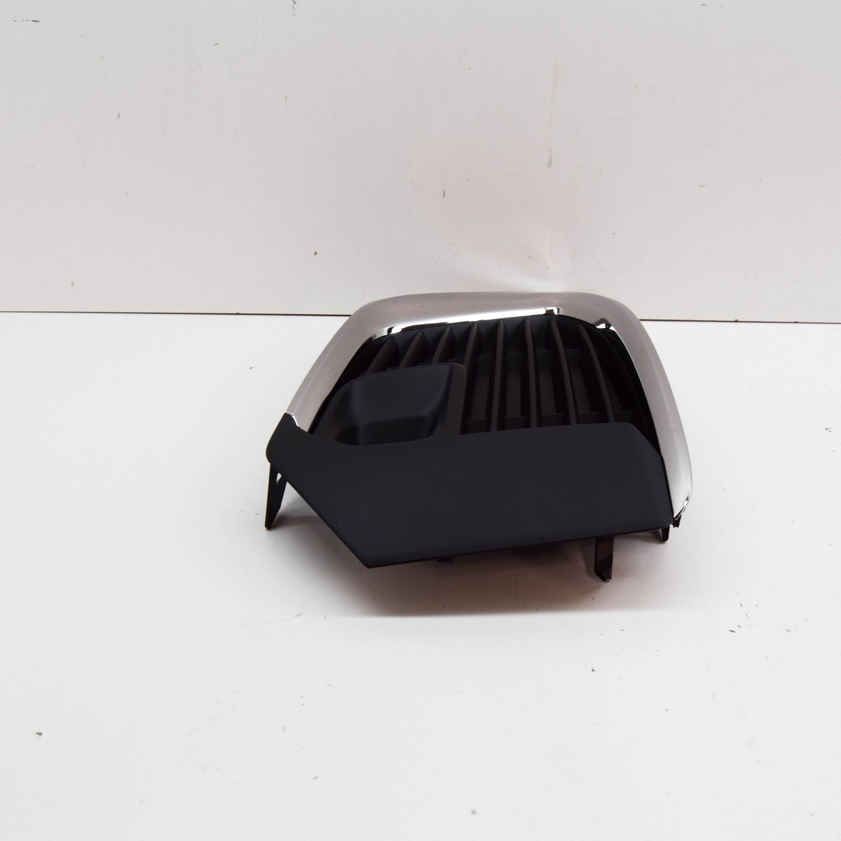 Entourage De Calandre Peugeot 5008 – 9811016980 – Pièce D'origine Neuve