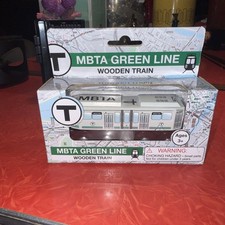 MBTA GREEN LINE Tren de Madera CARRO ESTILO THOMAS BRIO IMANES MADERA DURA NUEVO EN CAJA