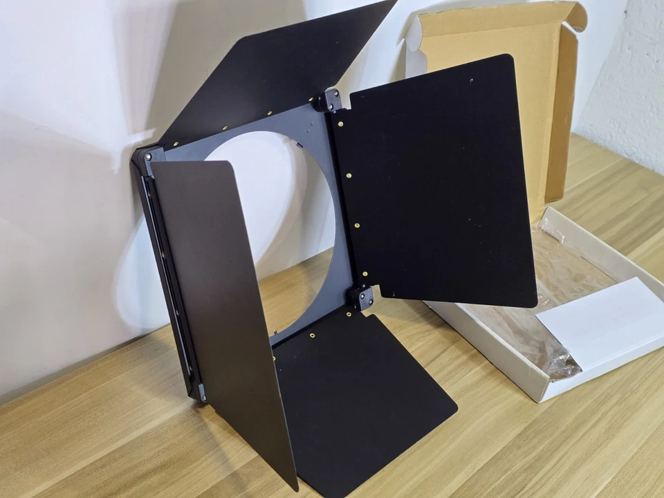 4 leaf barndoor set for photography light reflector Interfit INT207. Camera Ect. - Image 2 of 4