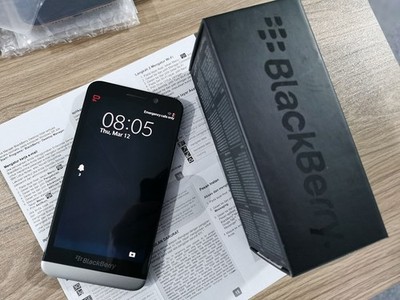 BlackBerry Z30 - 16 GB - Black (Unlocked) 5.0