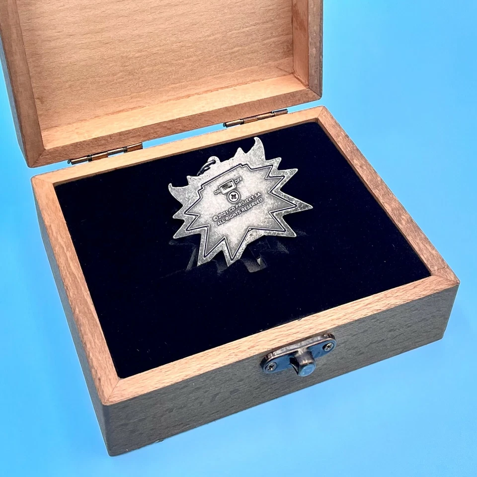 The Witcher III Geralt Wolf Medallion LED Eyes Pendent Necklace in Wooden Box - Image 4 of 4