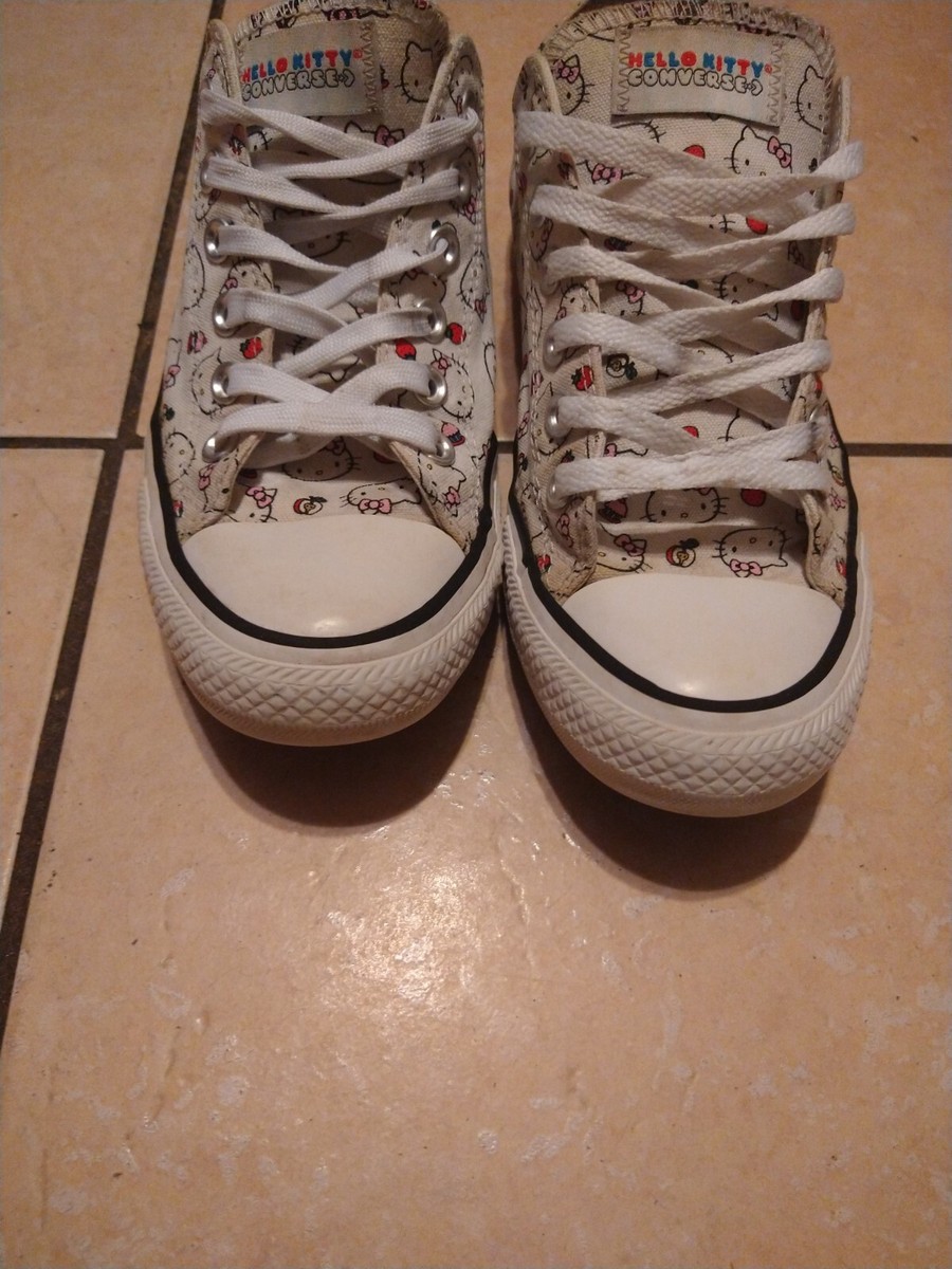 Size 9 - Converse Chuck Taylor All Star Low x Hello Kitty White