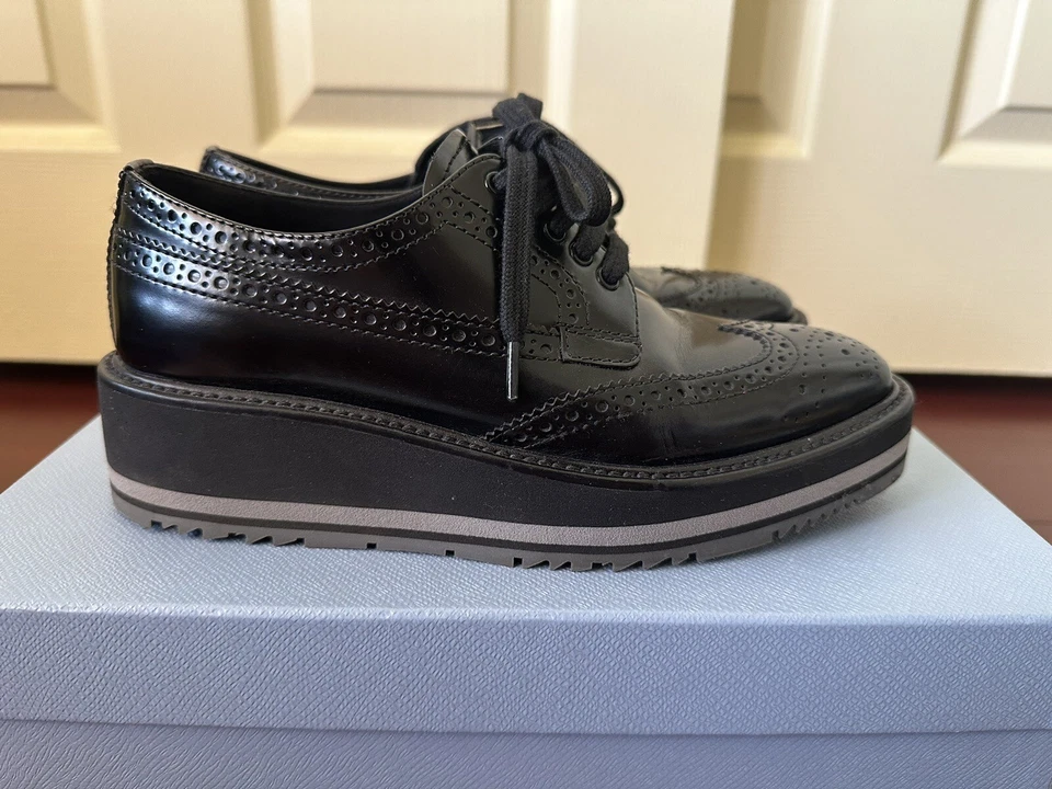Authentic Prada 30mm Winged Flatform Black Leather Oxford Platform Shoes Size 35 - Image 4 of 4