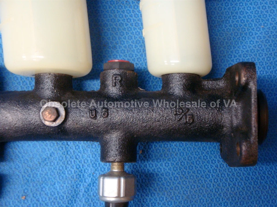 Toyota Corona 1974 2,0 L cilindro maestro de freno RT104 2000 cc con frenos de disco Japón Foto 3 de 4