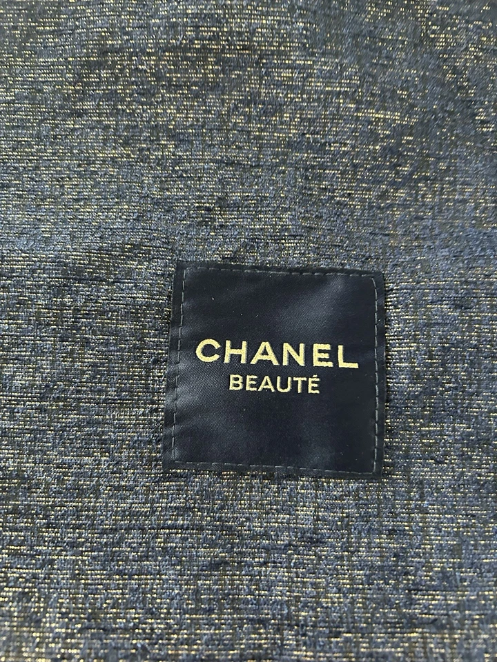 Autêntica Bolsa Tote CHANEL Beaute Azul Marinho 13"x 17" 2023 Férias Limitada CAIXA NOVA - Imagem 2 de 4