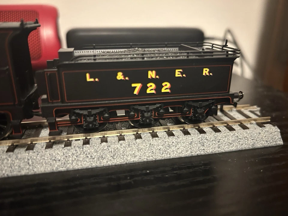 Hornby R3621 - Class J36 Steam Locomotive - L&NER Lined Black ‘722’  - Image 4 of 4