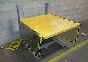 Unidex 500 Lb Lift Table Bench 36 x 35-1/2" Top, 27-45" Adjustable Height