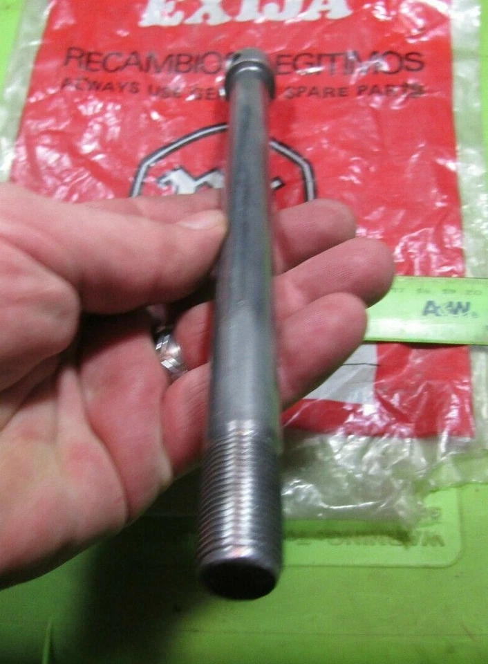 Eje de rueda trasera Montesa Cappra 250 GP p/n 53,50,022 # 2 53M 1968-1970 Foto 3 de 3